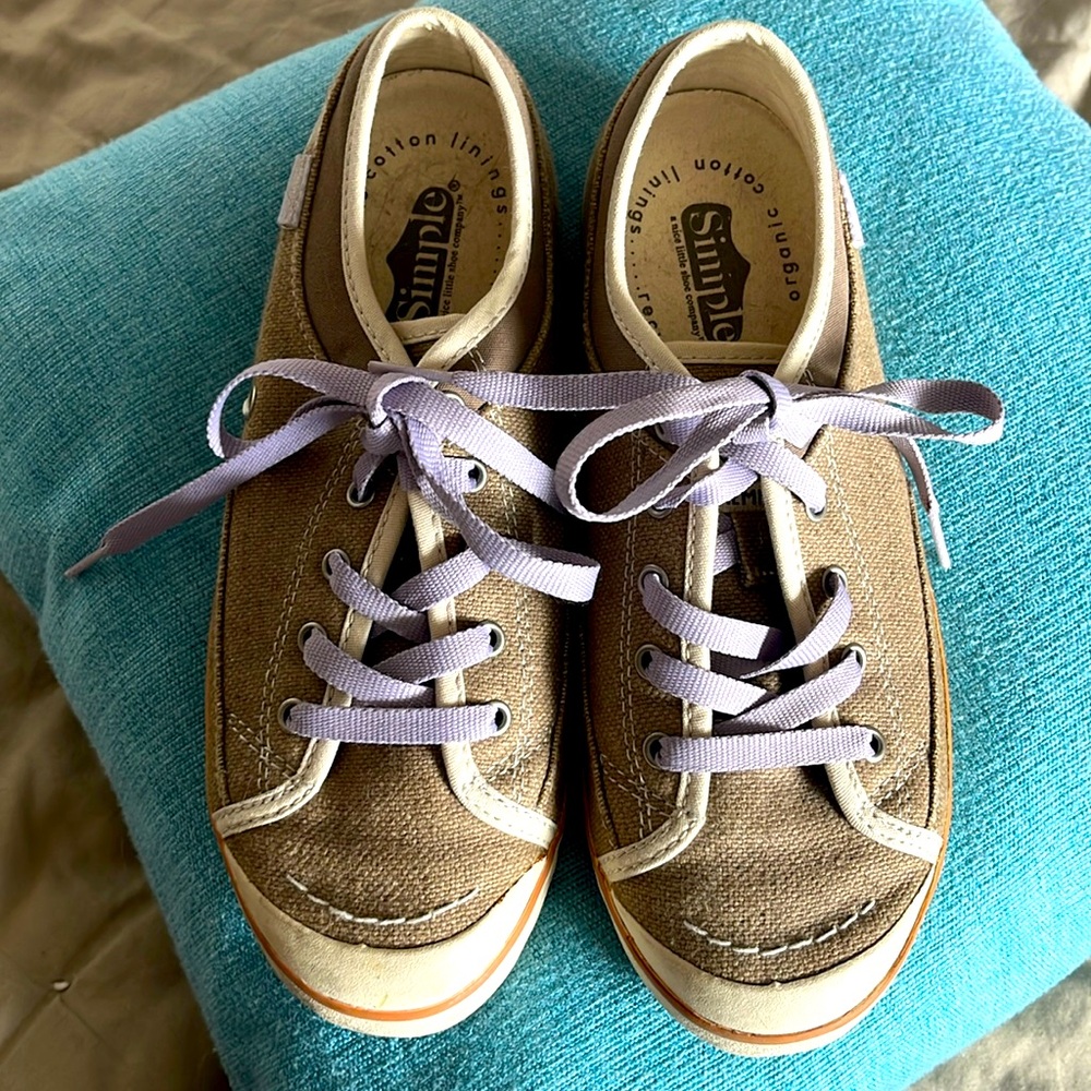 Simple brand canvas sneakers, sz 8, recycled materials. Light brown color